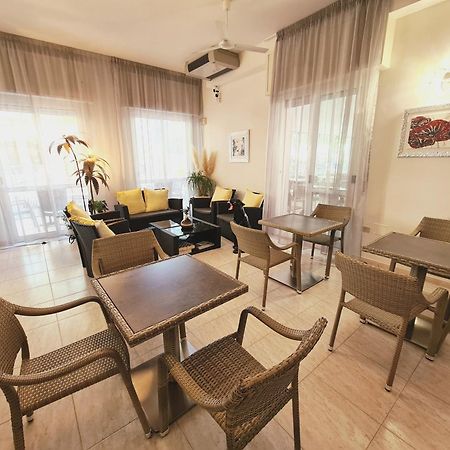 Hotel Laura تْشيزيناتيكو المظهر الخارجي الصورة
