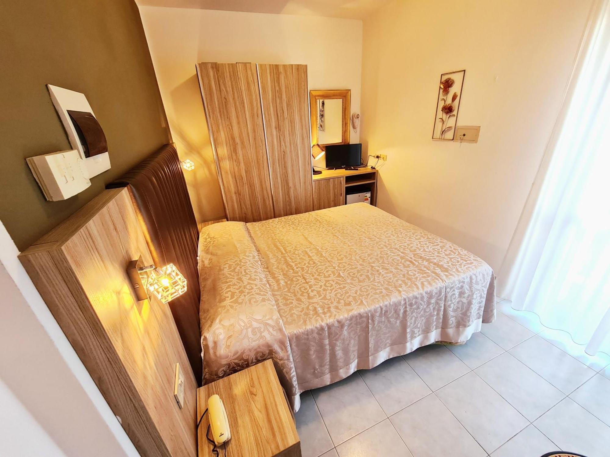 Hotel Laura تْشيزيناتيكو الغرفة الصورة