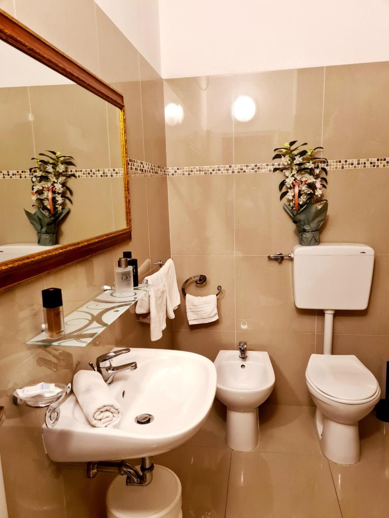 Hotel Laura تْشيزيناتيكو الغرفة الصورة