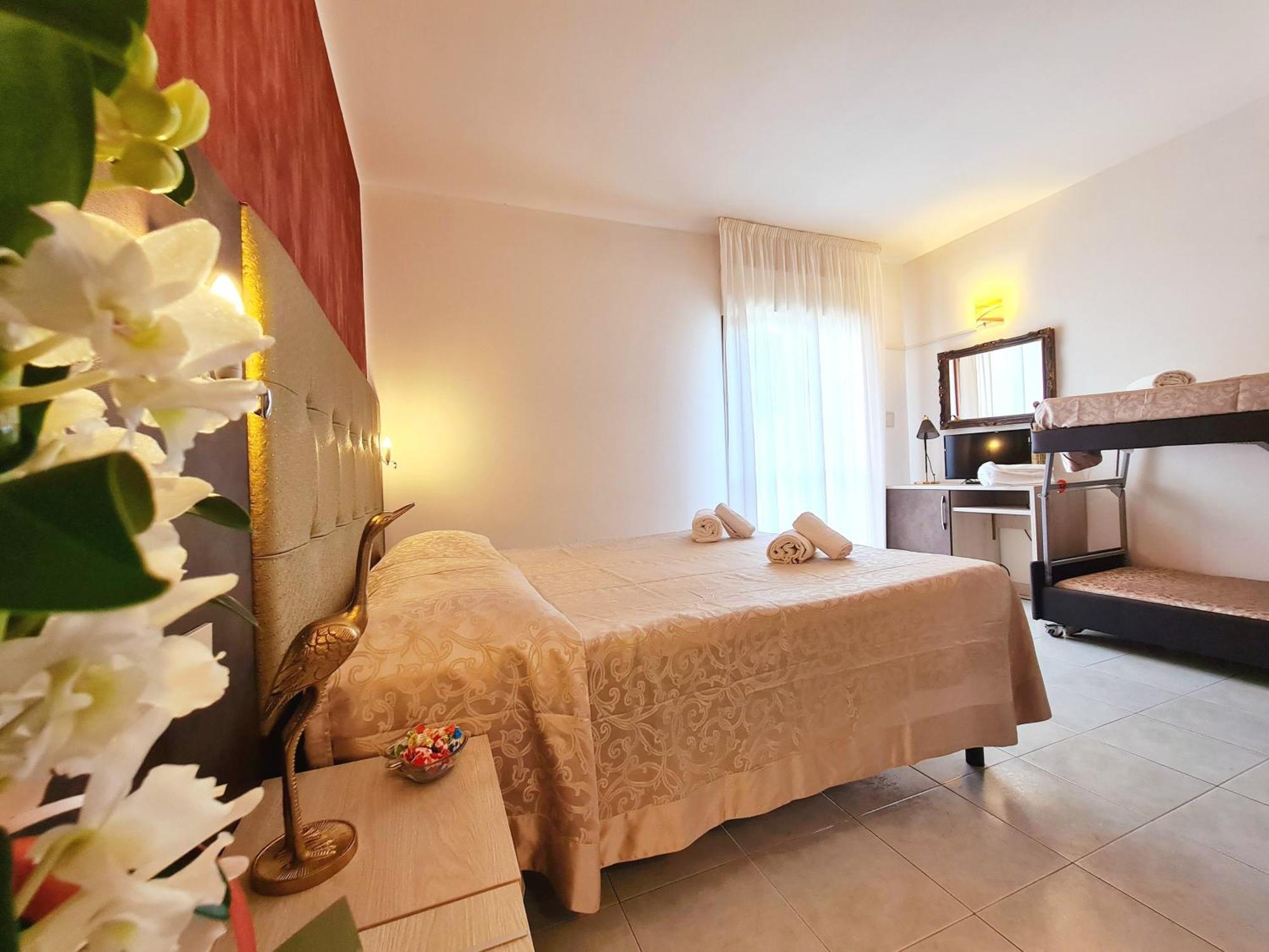 Hotel Laura تْشيزيناتيكو الغرفة الصورة
