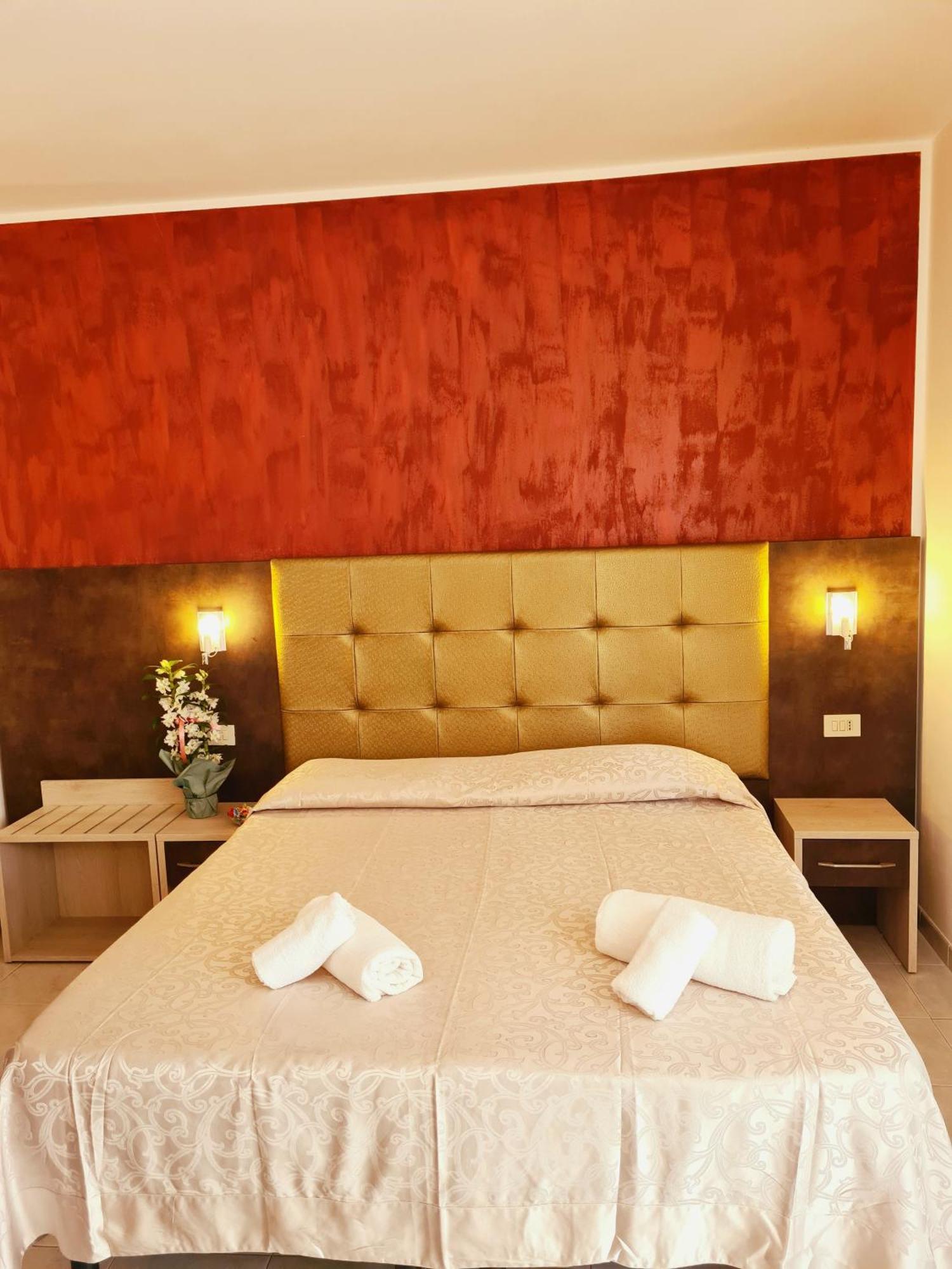 Hotel Laura تْشيزيناتيكو الغرفة الصورة
